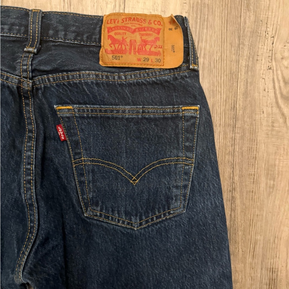 Classic Blue Denim Jeans Levi’s  29x30 button fly dark blue wash - Picture 5 of 5